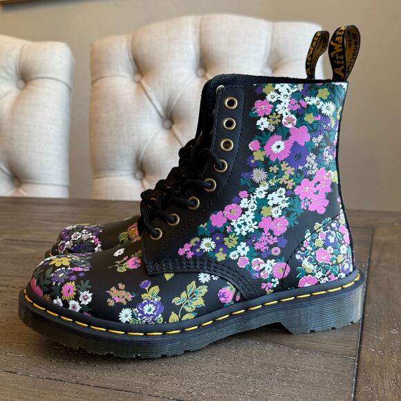 Dr. Martens Womens Size 7 NWOT 1460 Pascal Floral Mash Leather Lace Up Boots Lug - Picture 1 of 15